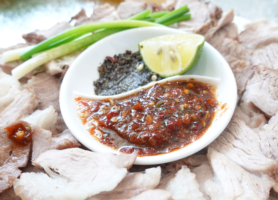 Thịt luộc chấm chẩm chéo